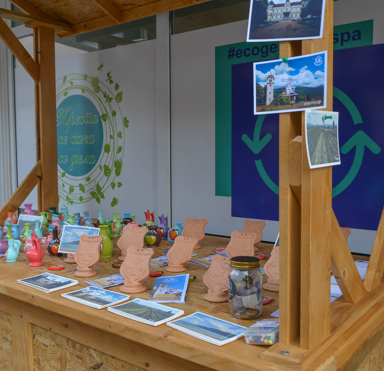 Промотивен штанд кој има цел да ја промовира и информира јавноста за потенцијалите на Преспа 